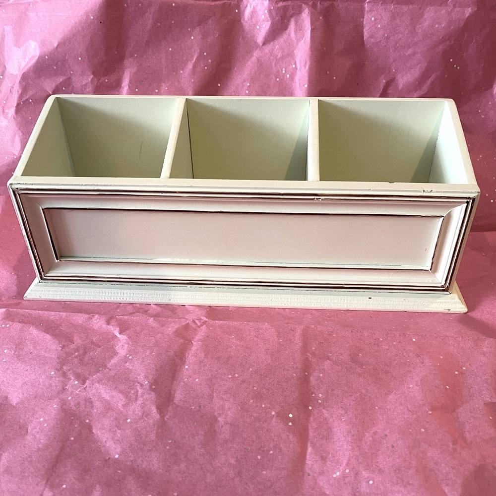 HOME OFFICE: DISTRESSED CREAM 3 COMPARTMENT HOLDERS FOR PENS, PAPERS, NOTES